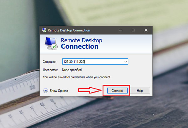 truy cập và nhập vào tên hoặc địa chỉ IP của máy tính cần sử dụng Remote Desktop
