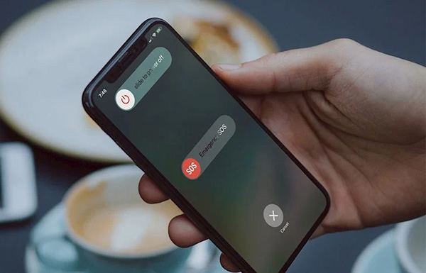 Cách xử lý điện thoại cảm ứng rơi xuống nước đúng (2)