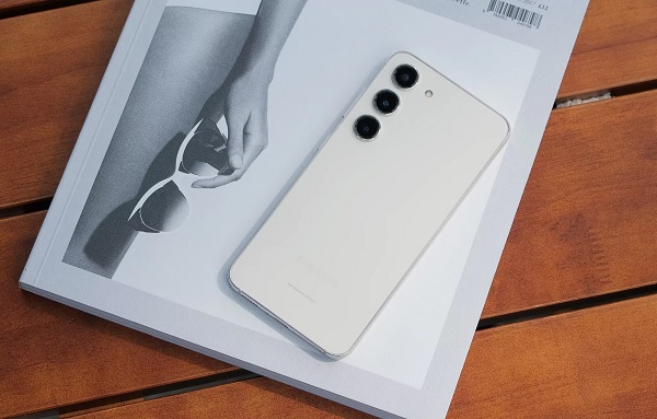 So sánh xiaomi 12 và galaxy s23