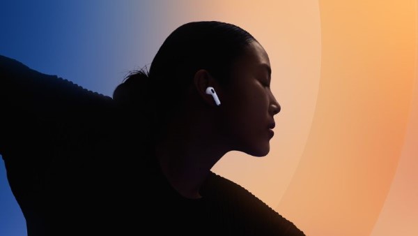 AirPods 4 mang đến một thiết kế nhỏ gọn hơn.