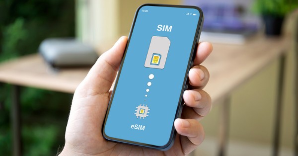 eSIM là loại SIM được tích hợp trực tiếp vào bo mạch điện thoại
