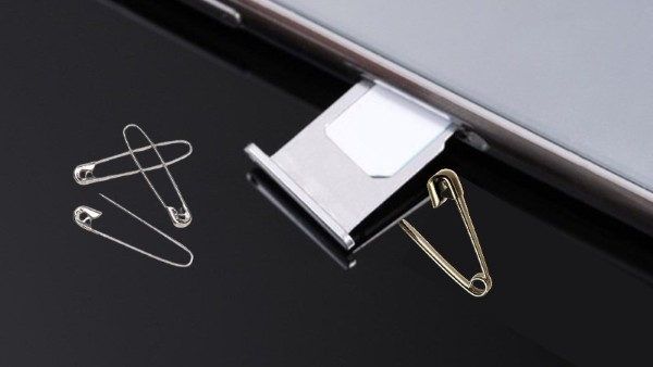 Sử dụng một số vật dụng thay thế que chọc để mở khay SIM