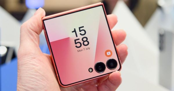 Galaxy Z Flip7 mang đến điểm nhấn là màn hình phụ FlexWindow 4.1 inch