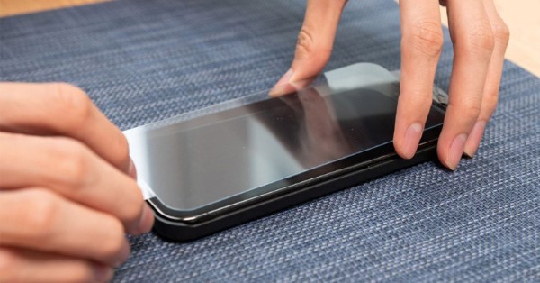 Tháo bỏ và thay mới miếng dán màn hình