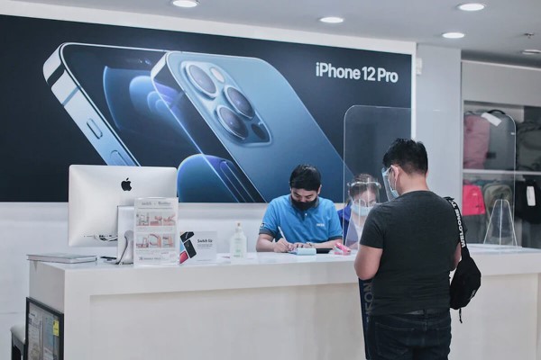 Mang máy iPhone của bạn đến Apple Store hoặc trung tâm bảo hành uy tín