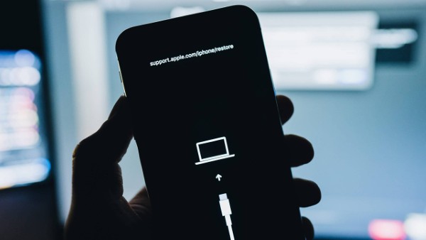 Tiến hành mở khóa iPhone bị vô hiệu hóa bằng iTunes hoặc iCloud 